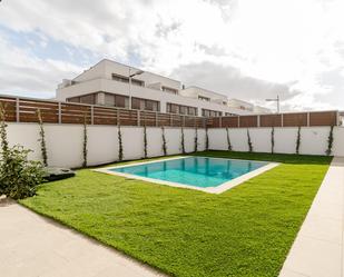 Swimming pool of Single-family semi-detached to rent in Sabadell  with Air Conditioner, Heating and Private garden