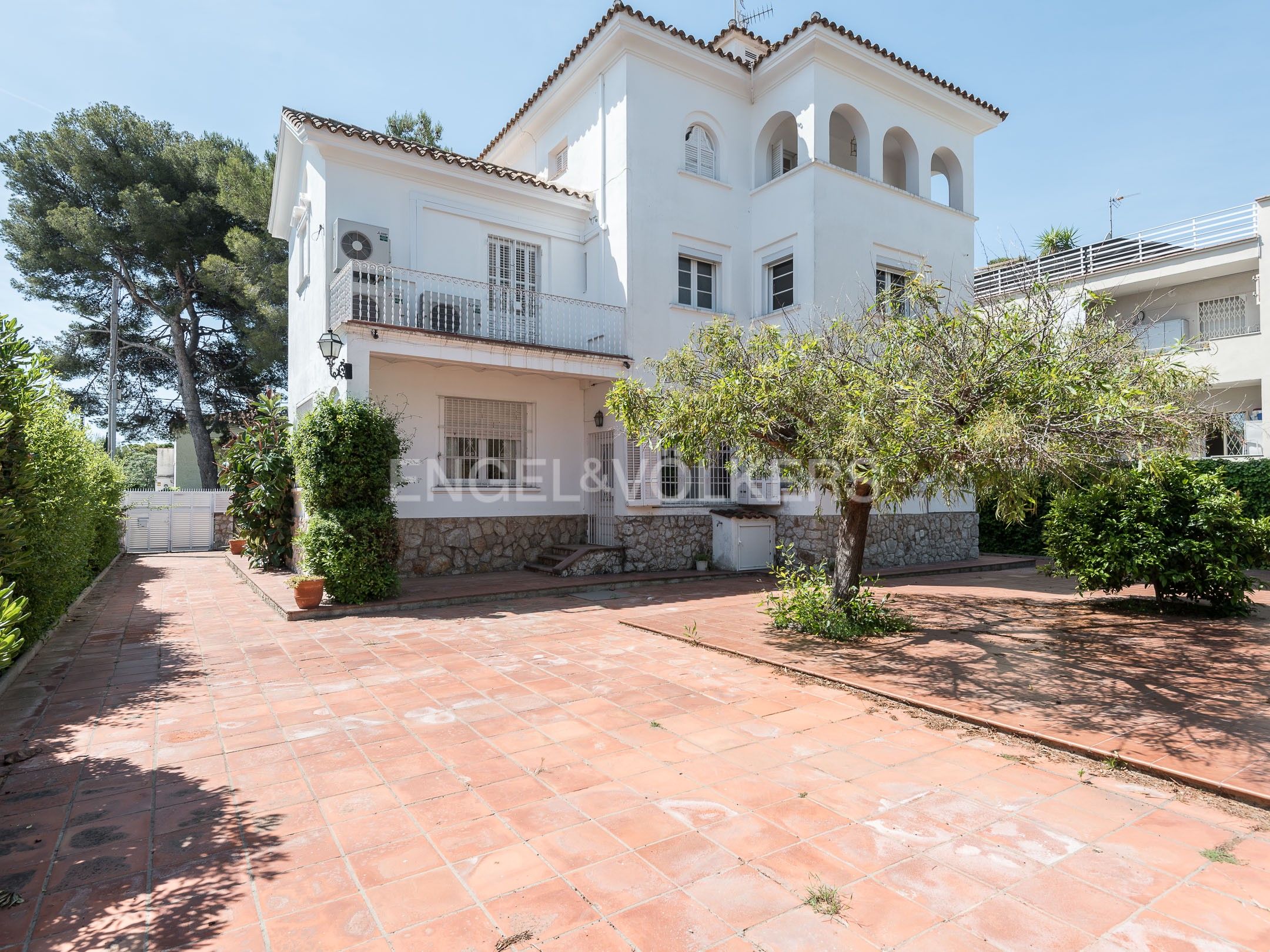 Exterior view of House or chalet for sale in Sitges  with Air Conditioner, Heating and Private garden