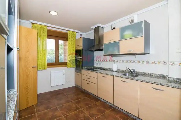Cuina de Casa o xalet en venda en A Guarda   amb Calefacció, Jardí privat i Parquet