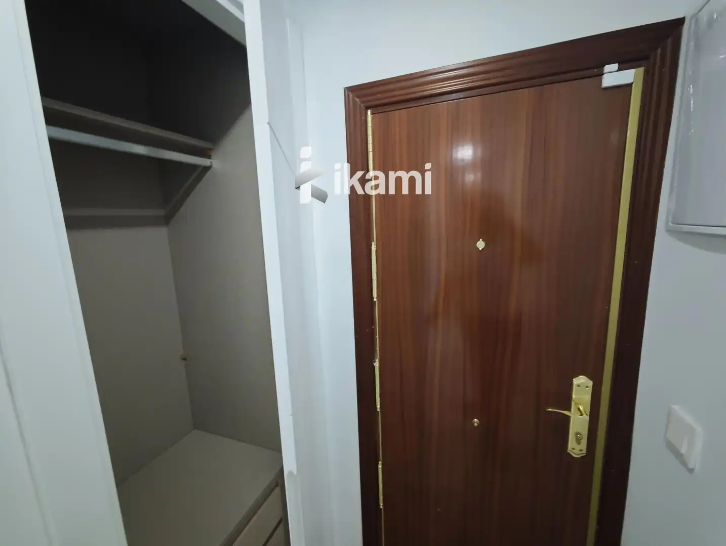 Habitación de Piso en venta en Madrid con Calefacción, Jardín privado y Amueblado