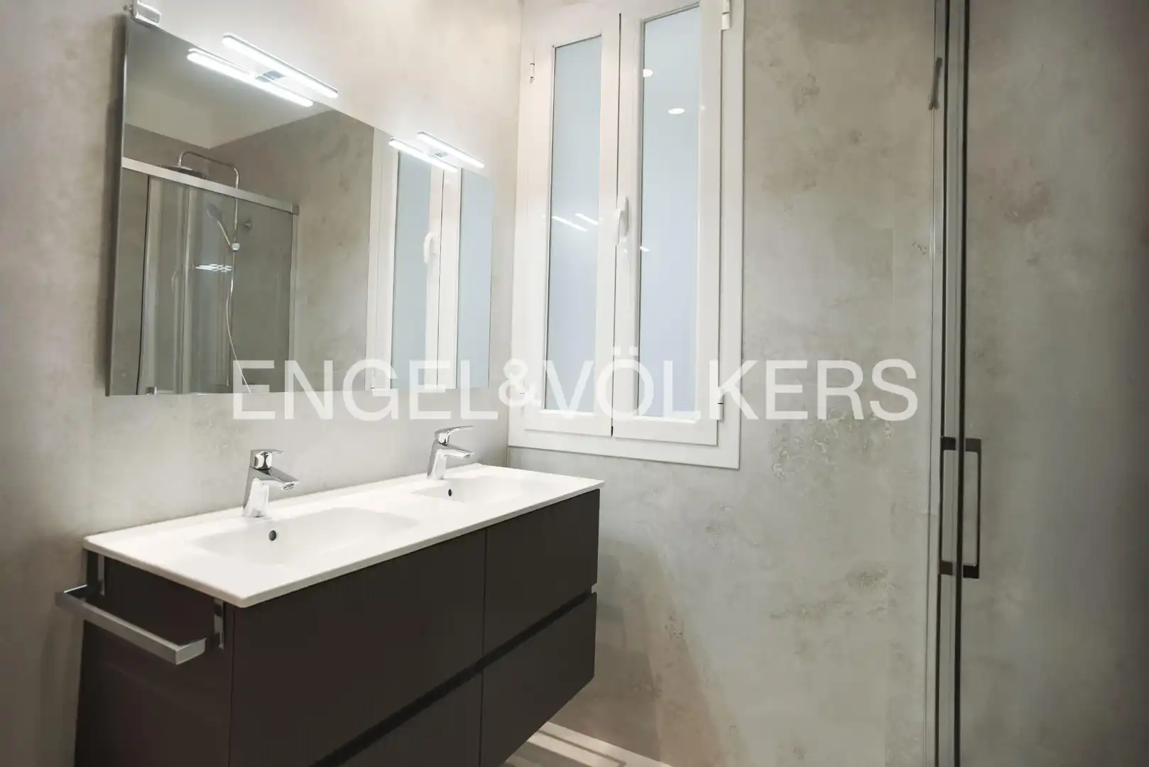 Bany de Apartament de lloguer en Madrid amb Aire condicionat i Calefacció