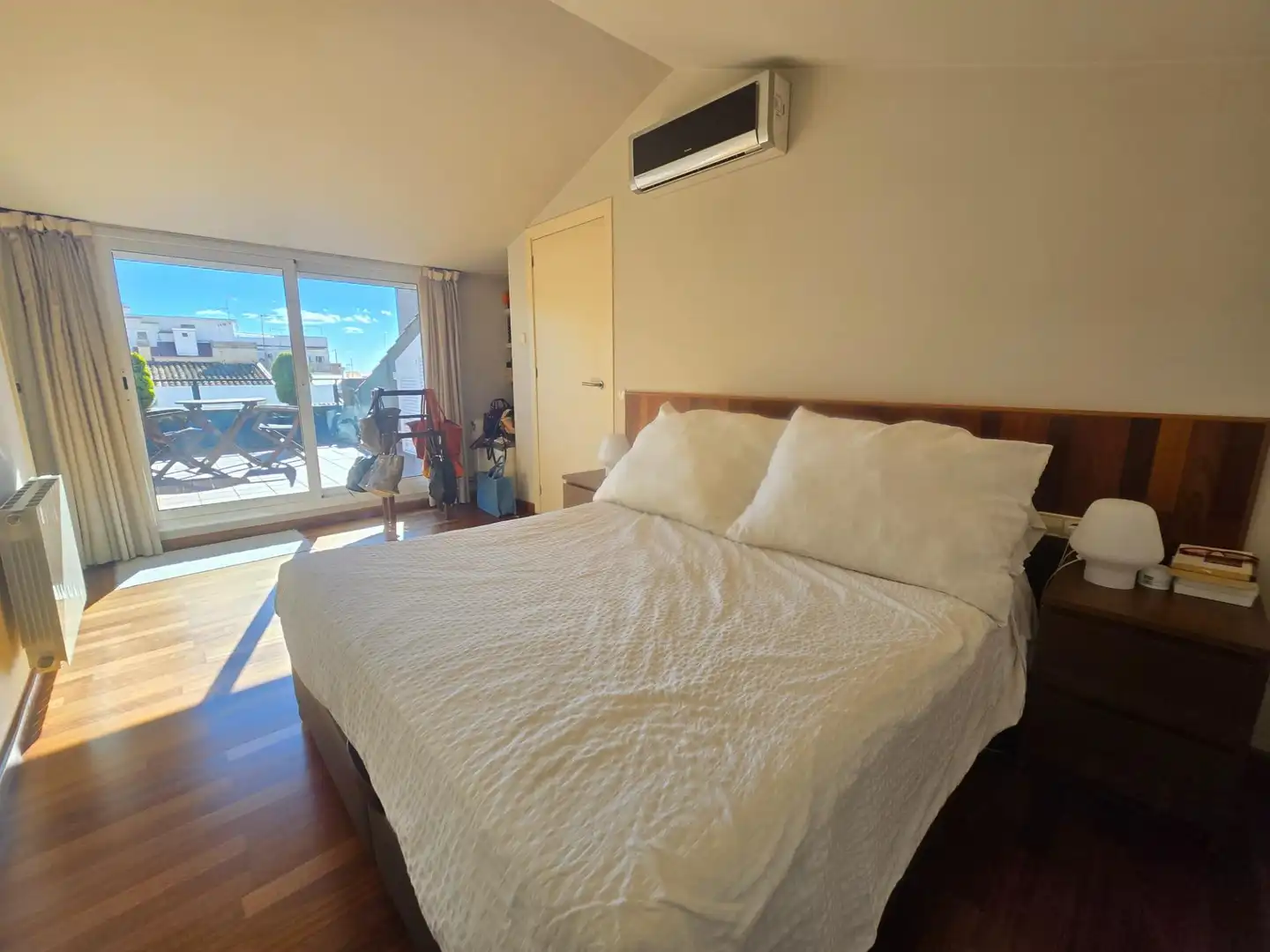 Bedroom of Duplexes for rent in El Masnou  with Air Conditioner, Heating and Private garden