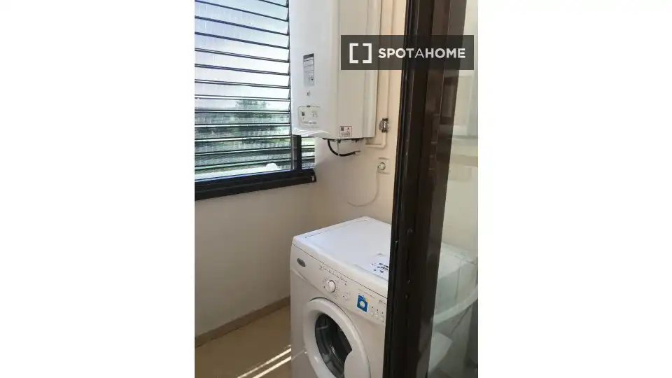 Bedroom of Flat for share in Madrid  with Air Conditioner, Terrace and Furnished