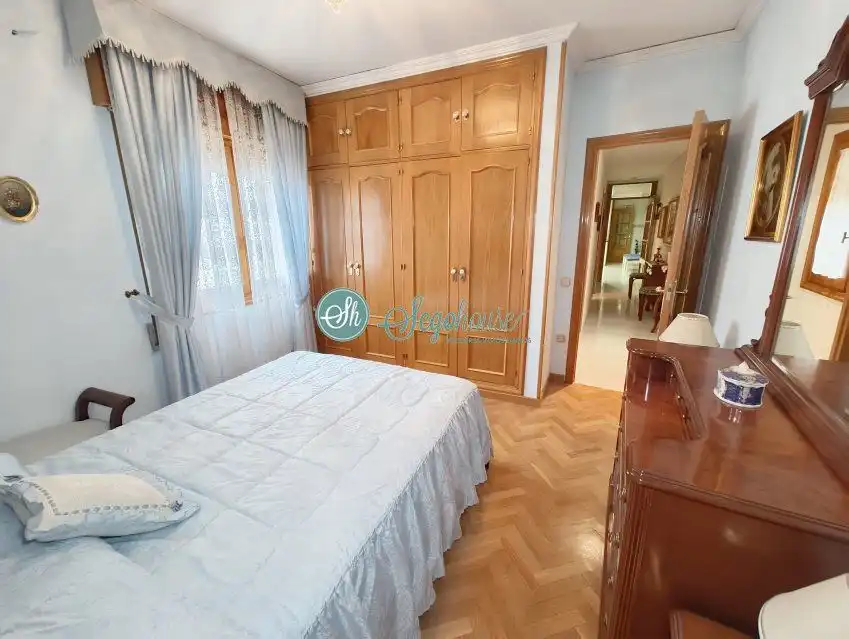 Habitación de Piso en venta en Segovia con Calefacción, Trastero y Balcón