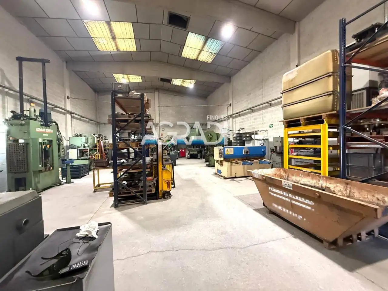 Nau industrial en venda en Canovelles