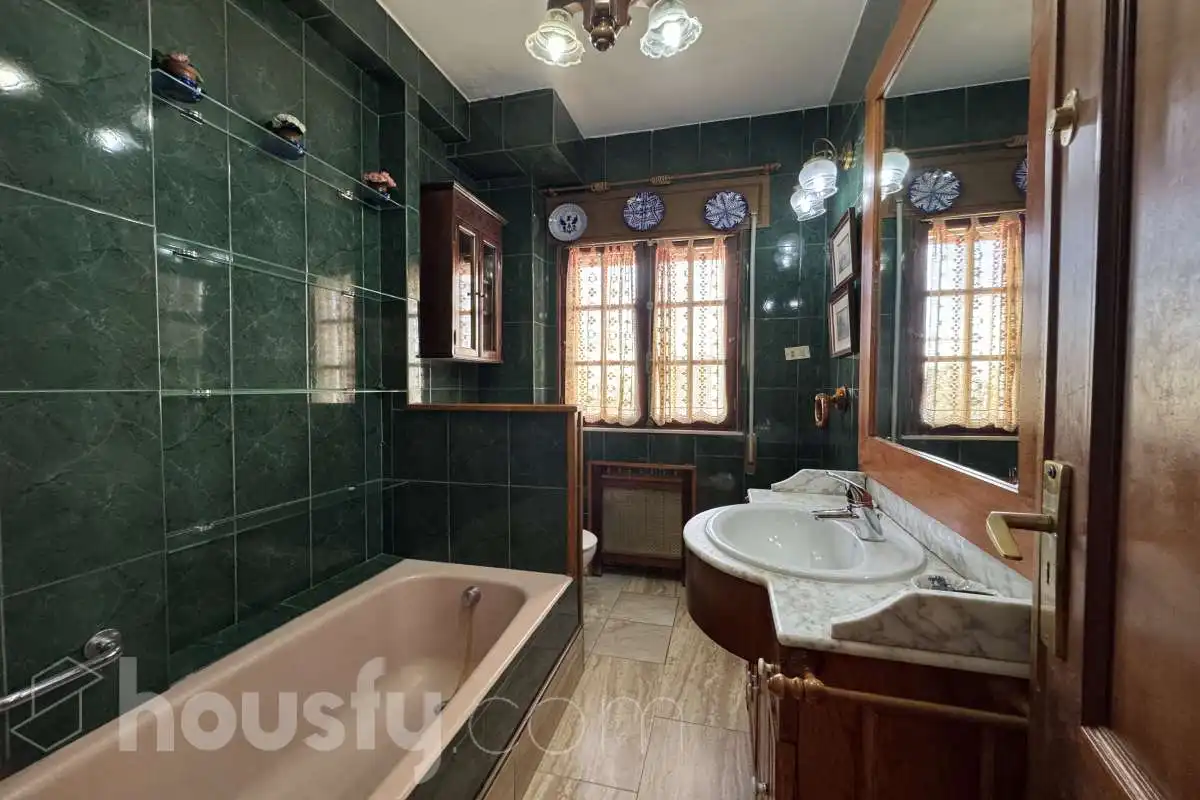 Bathroom of Flat for sale in Lugo  with Heating, Terrace and Storage room