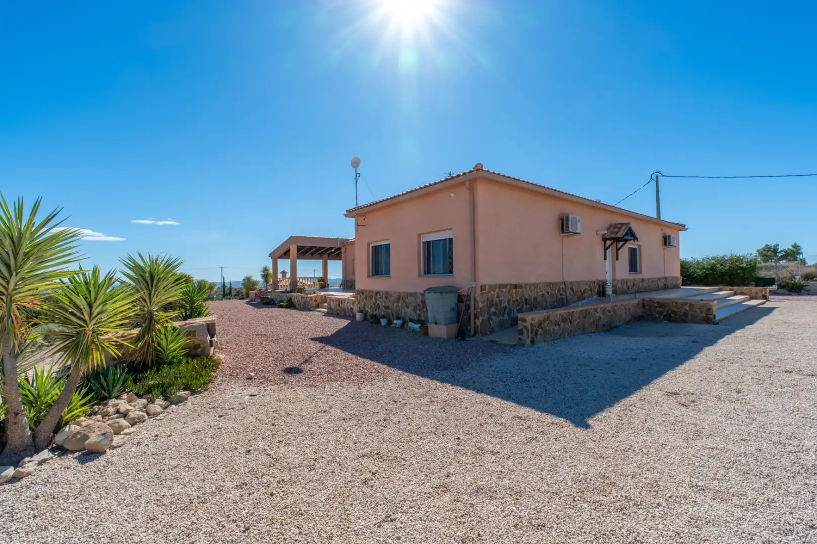 Vista exterior de Casa o xalet en venda en Albatera amb Aire condicionat, Calefacció i Jardí privat