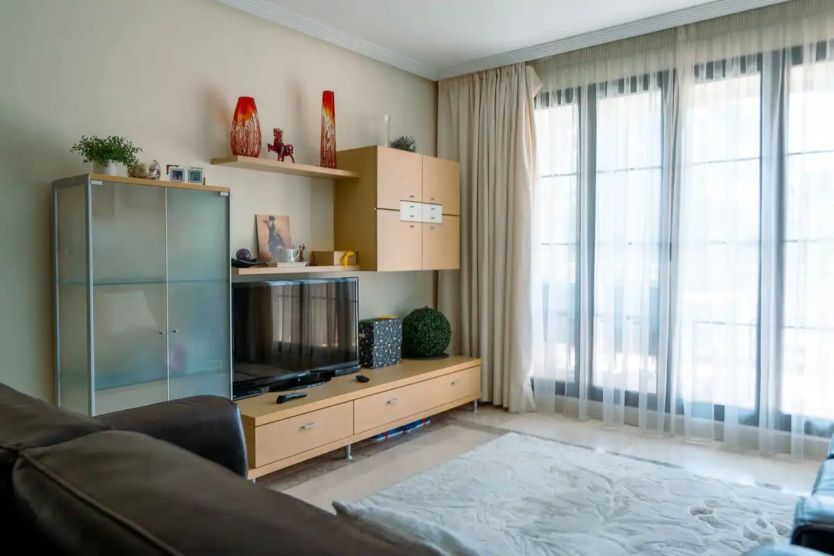 Sala d'estar de Apartament en venda en Benahavís amb Aire condicionat, Terrassa i Alarma