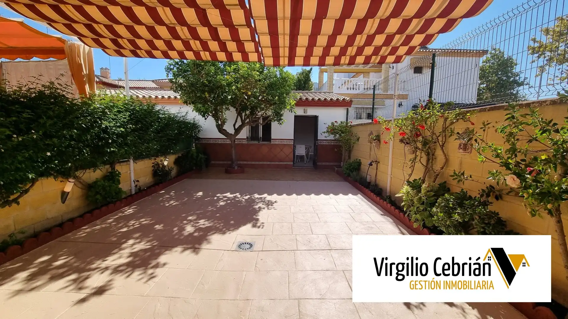 Garden of Duplexes for sale in Chipiona  with Storage room and Furnished