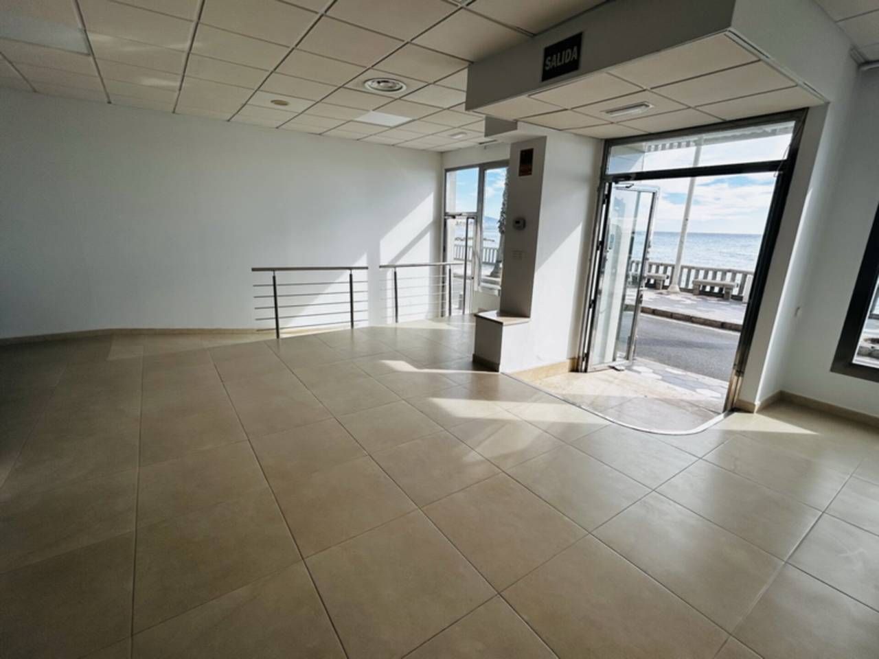 Local de alquiler en Caletilla, Almuñecar Centro