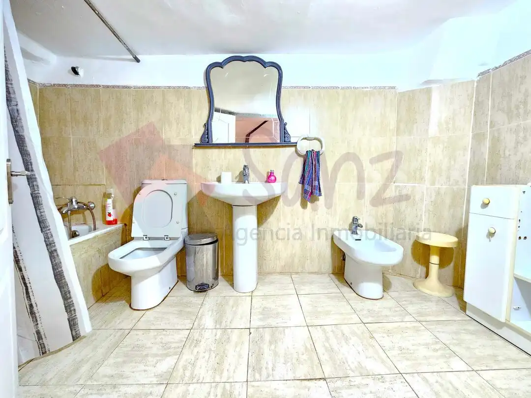 Bathroom of Houses for sale in Nalda, La Rioja