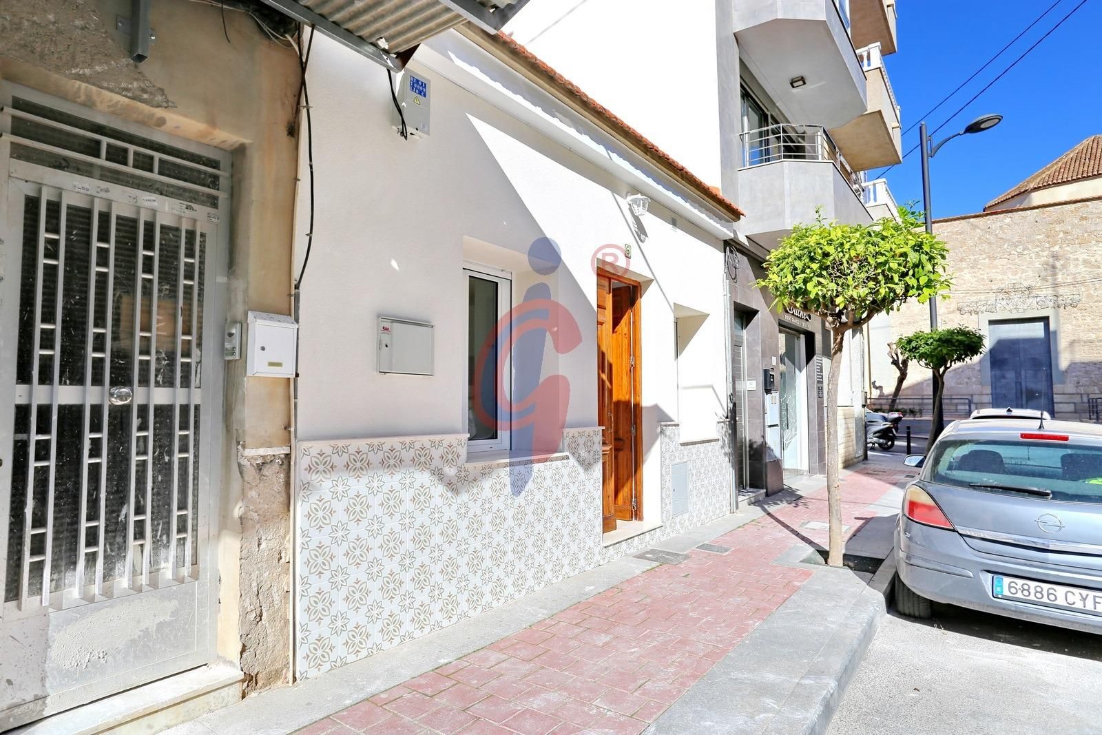 Vista exterior de Casa o xalet de lloguer en Guardamar del Segura amb Moblat