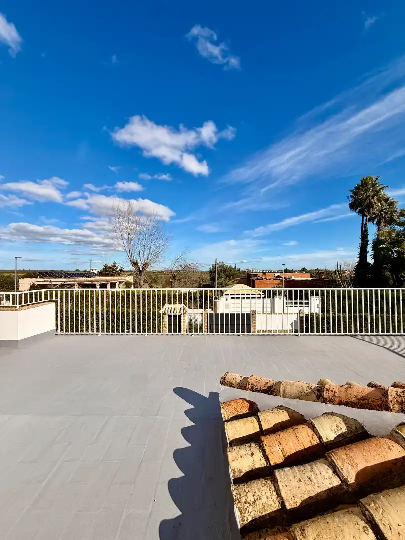 Terrassa de Casa o xalet en venda en Espartinas amb Aire condicionat, Calefacció i Jardí privat