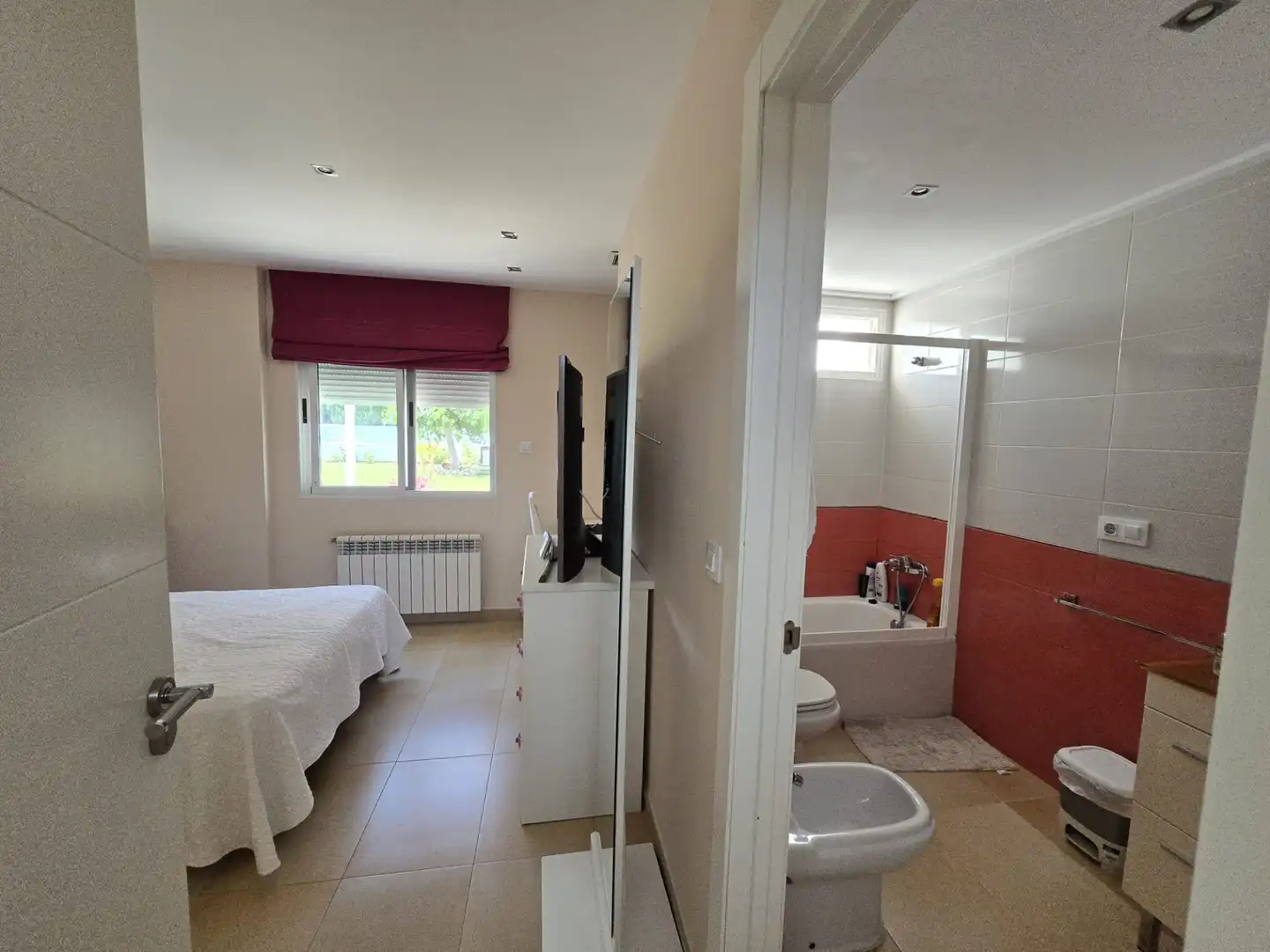 Bany de Casa o xalet en venda en Castellón de la Plana / Castelló de la Plana amb Aire condicionat, Calefacció i Jardí privat