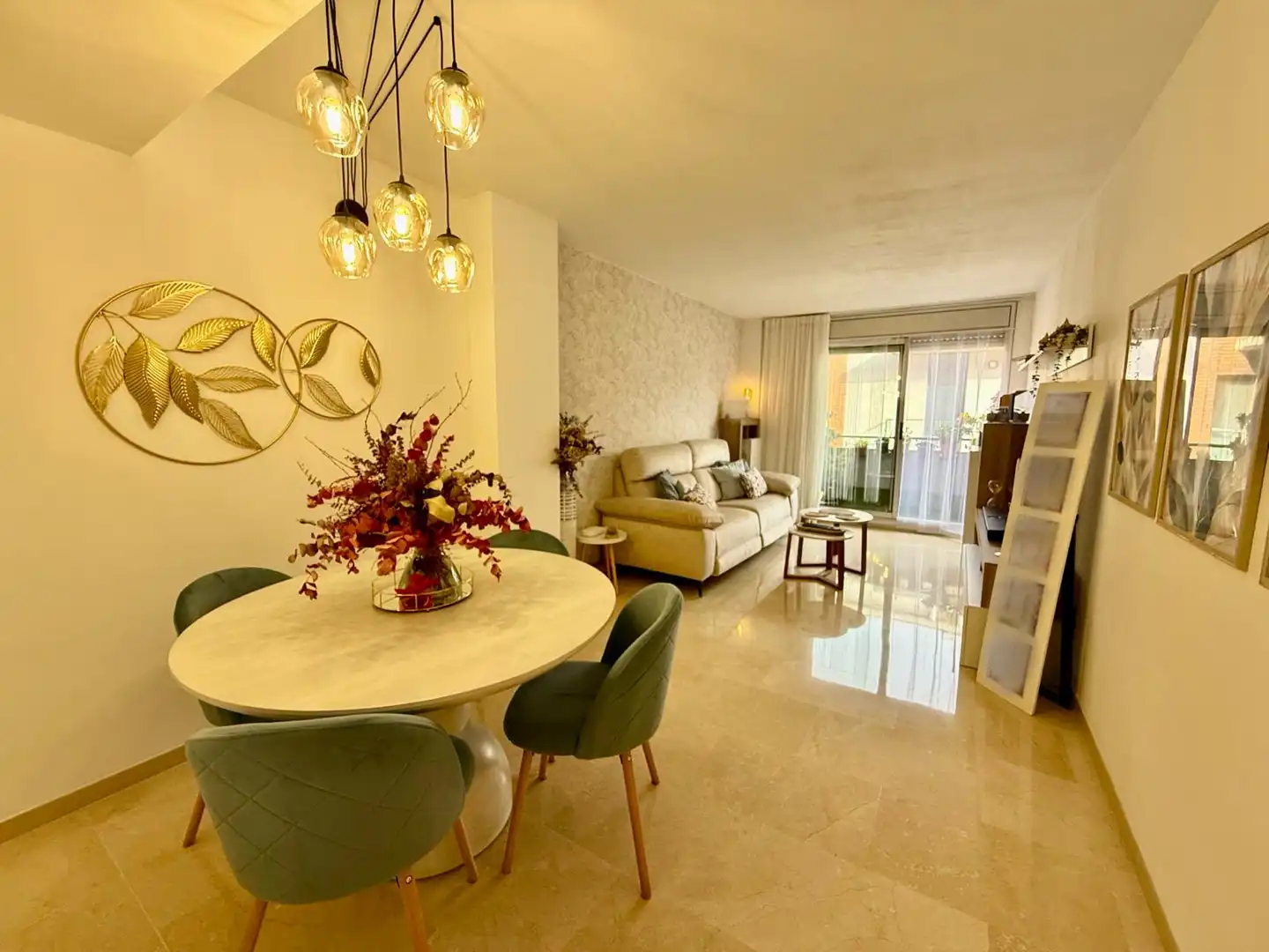 Sala de estar de Dúplex en venta en Cornellà de Llobregat con Balcón