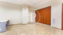 Flat for sale in  Valencia Capital  with Air Conditioner, Heating and Furnished