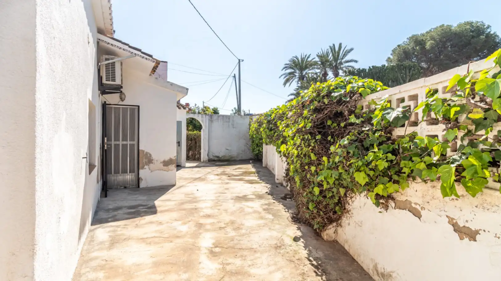Außenansicht von Haus oder Chalet zum Verkauf in Dénia mit Privatgarten, Terrasse und Abstellraum
