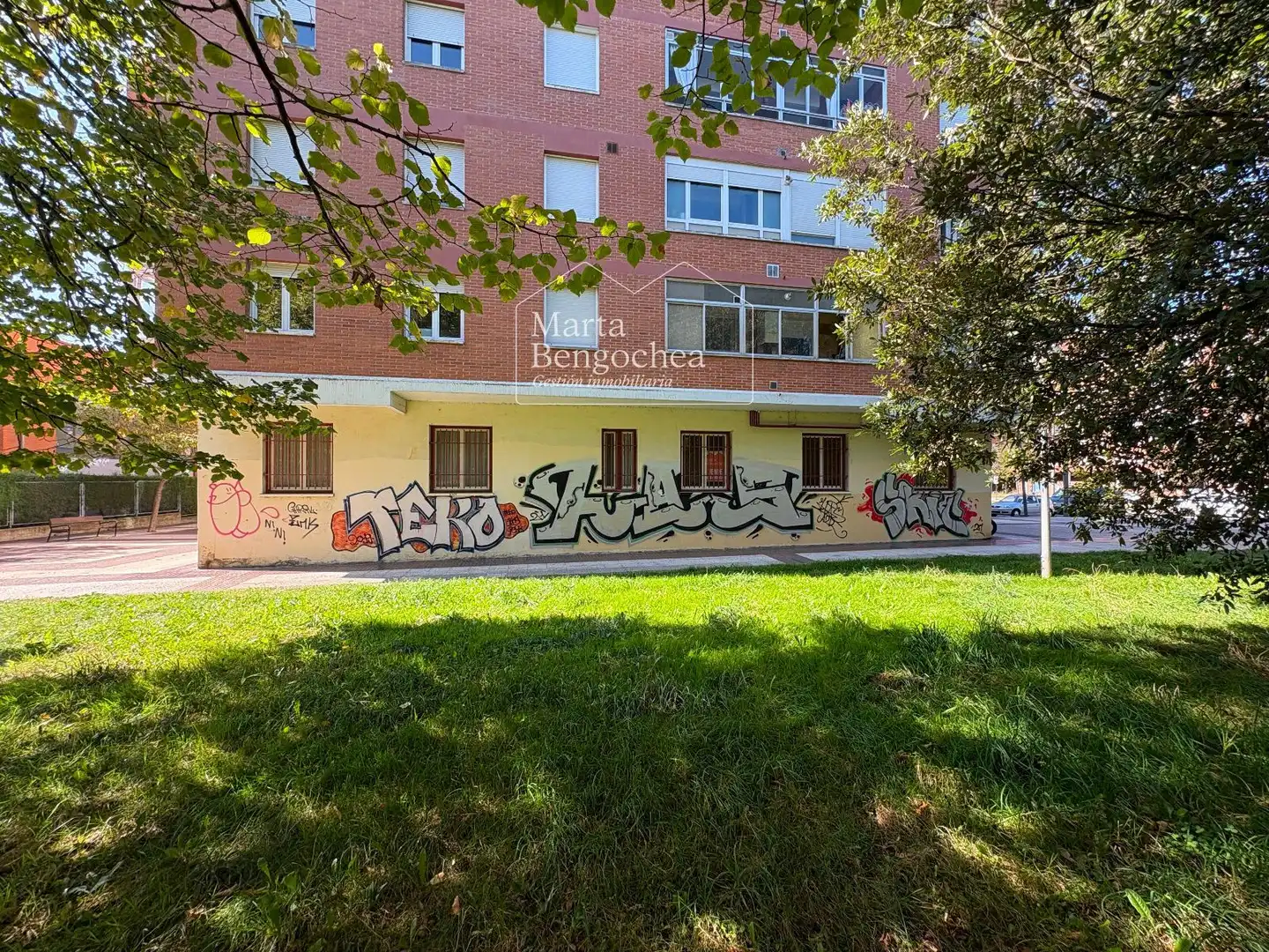 Außenansicht von Geschaftsraum zum Verkauf in Vitoria - Gasteiz