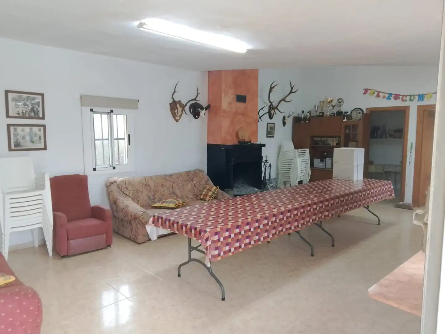 Menjador de Casa o xalet en venda en Tibi amb Jardí privat, Terrassa i Moblat