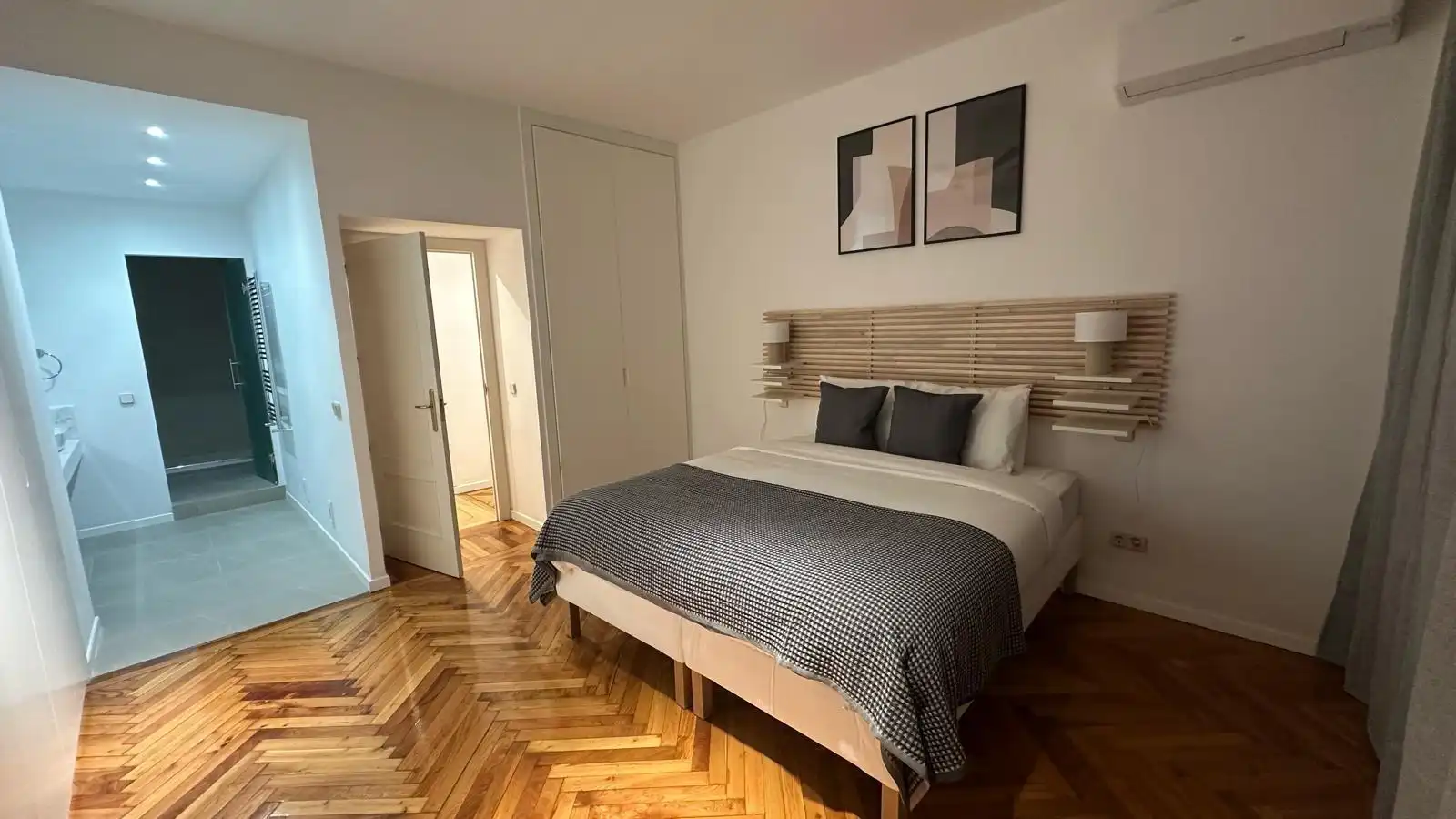 Bedroom of Flat for rent in Madrid  with Air Conditioner, Heating and Parquet flooring