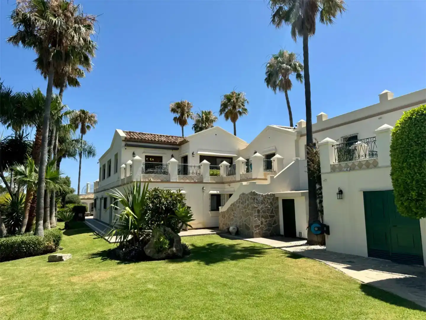 Vista exterior de Piso en venta en Estepona con Aire acondicionado, Jardín privado y Parquet