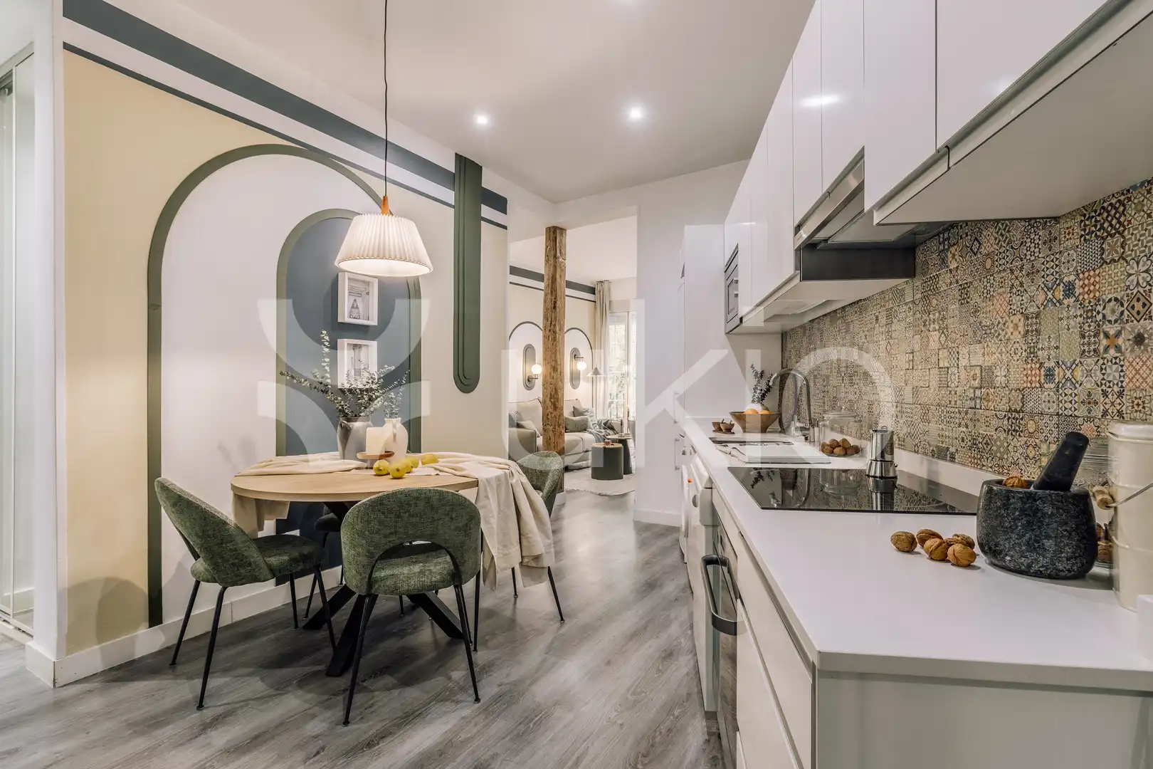 Cuina de Apartament de lloguer en Madrid amb Aire condicionat, Calefacció i Moblat