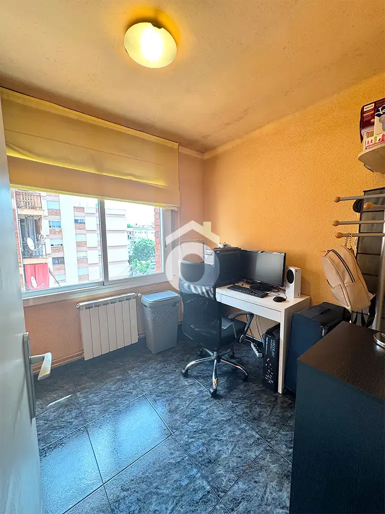 Wohnung zum Verkauf in Esparreguera mit Klimaanlage, Heizung und Balkon