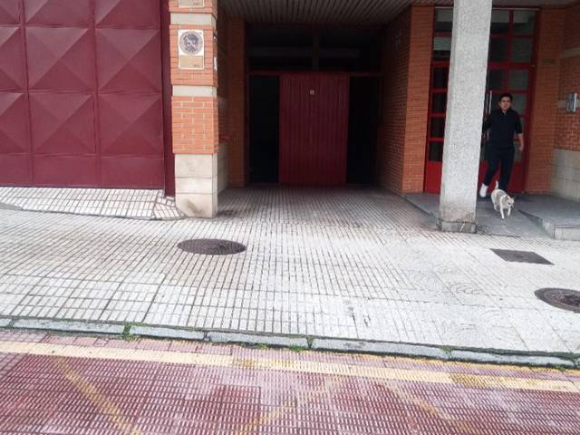 Garaje en Alquiler en Calle Rafael Gallego Sainz, 21 en Vallobín