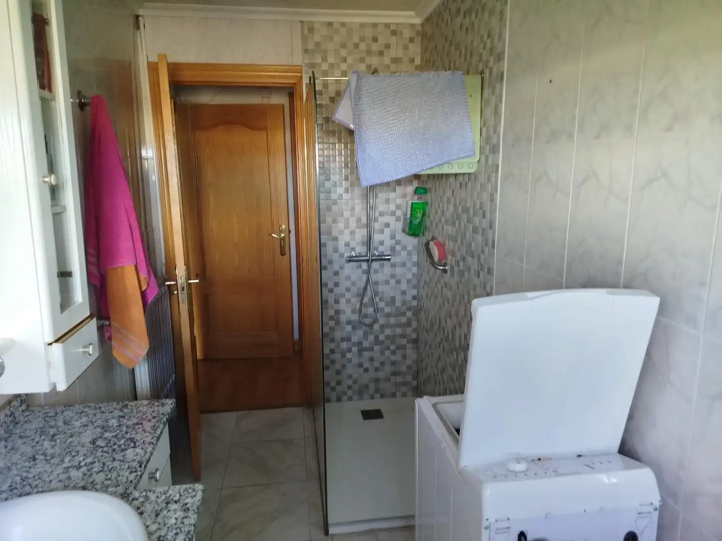 Bany de Casa o xalet en venda en Onzonilla amb Calefacció, Jardí privat i Parquet