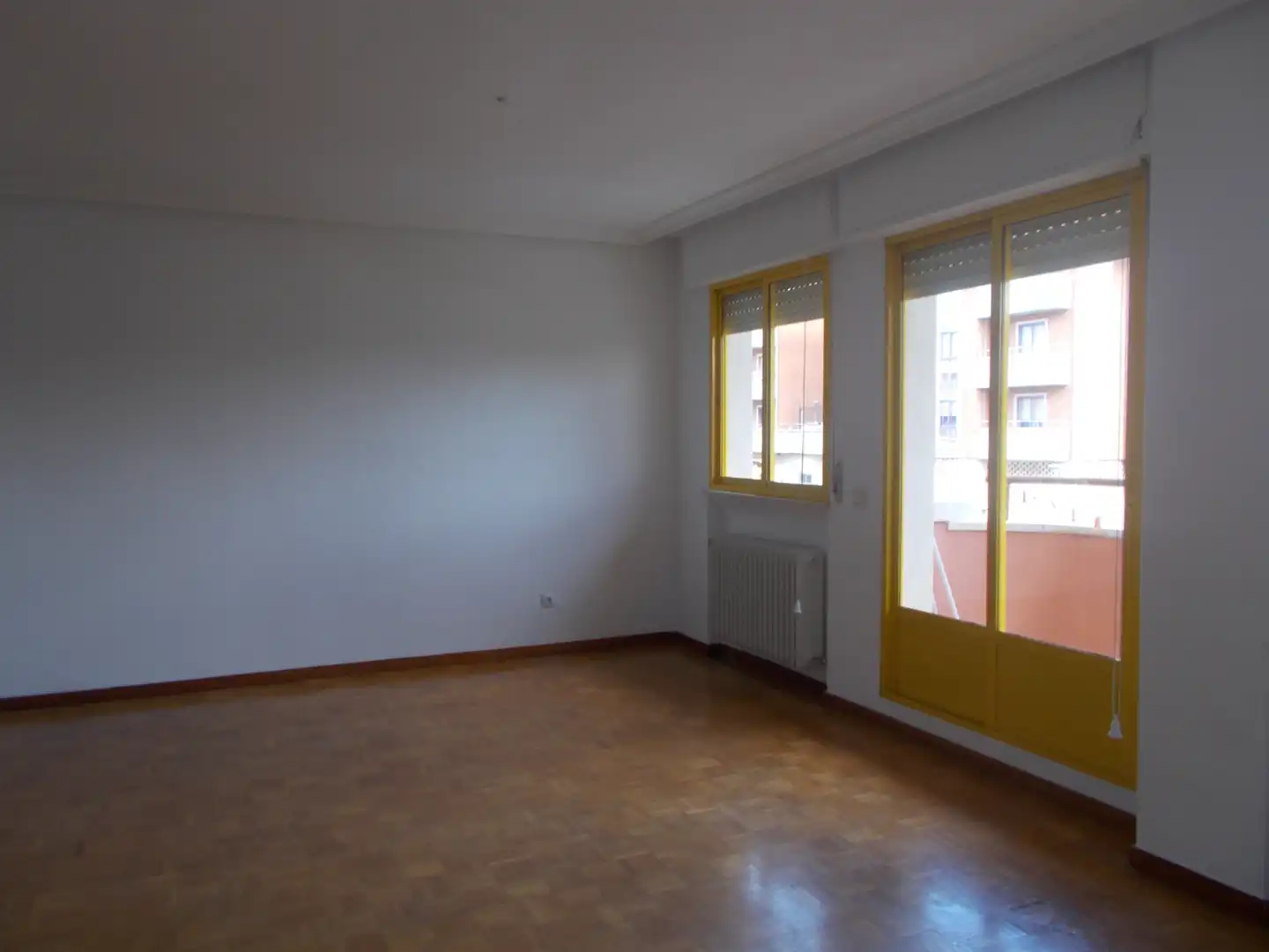 Living room of Flat for sale in Santa Marta de Tormes  with Air Conditioner, Heating and Parquet flooring