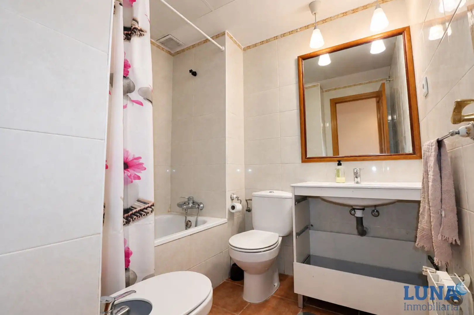 Badezimmer von Dachboden zum Verkauf in Pozuelo de Alarcón mit Klimaanlage, Heizung und Parkett
