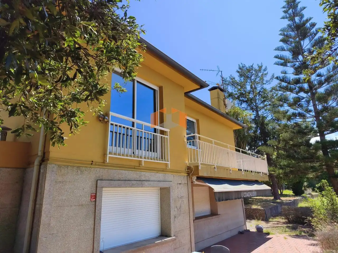 Vista exterior de Casa o chalet en venta en Vigo  con Calefacción, Jardín privado y Parquet