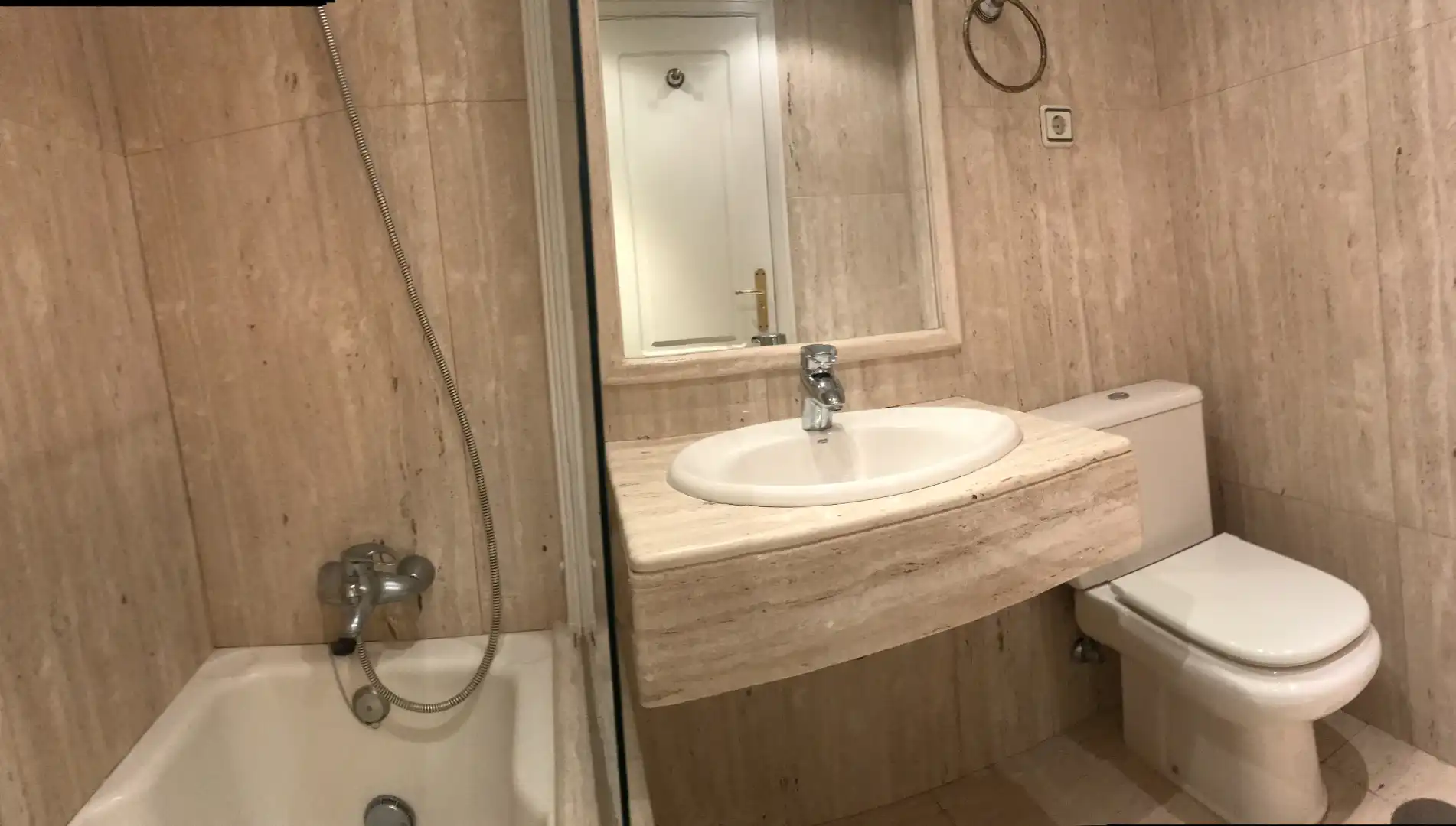 Bany de Apartament en venda en Madrid amb Aire condicionat, Calefacció i Parquet