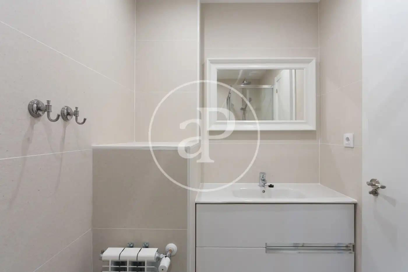 Badezimmer von Wohnung zur Miete in Madrid mit Klimaanlage, Heizung und Terrasse