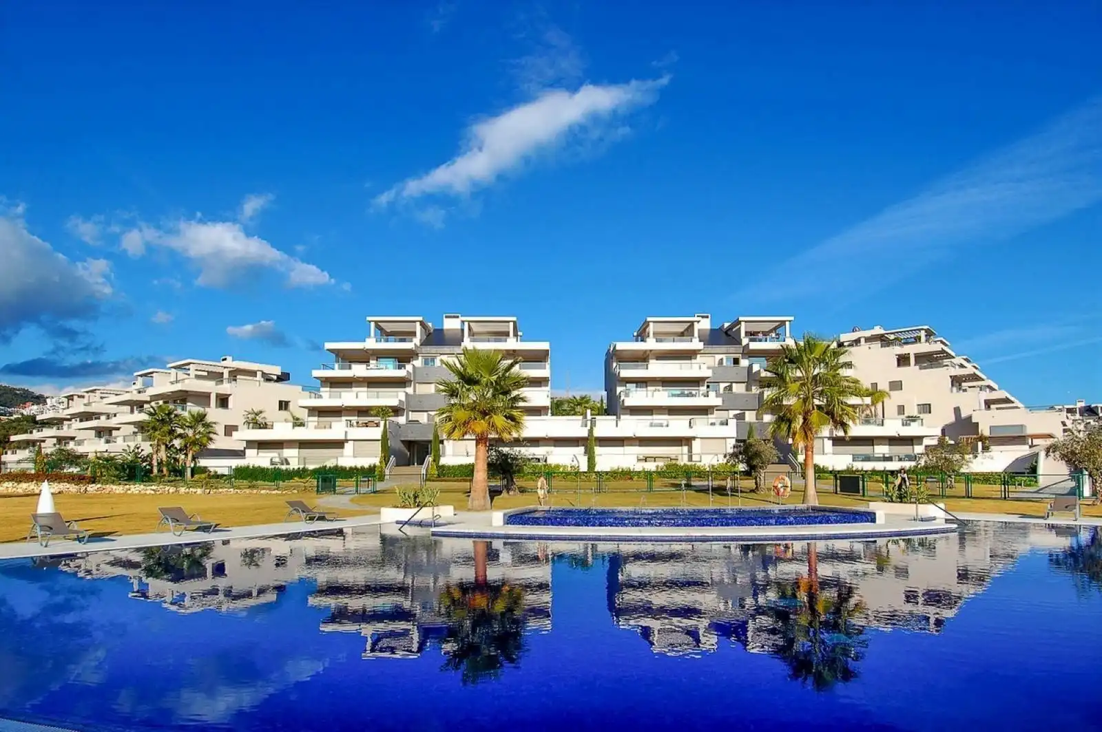 Apartament amb piscina en venda a Benahavís pueblo