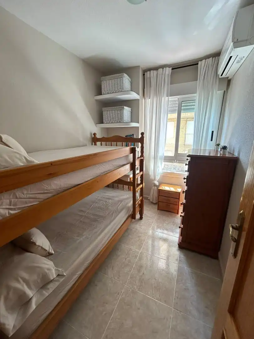 Schlafzimmer von Wohnungen zur Miete in Torrevieja mit Klimaanlage