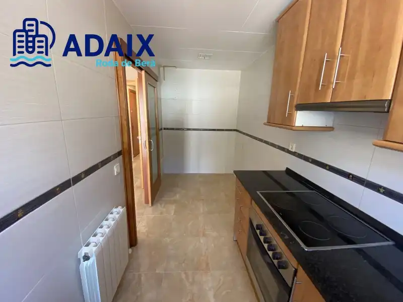 Cocina de Piso en venta en Roda de Berà con Calefacción, Terraza y Trastero
