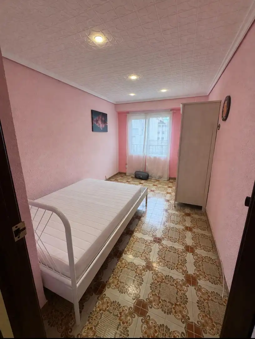 Flat for rent in Calle MARQUES DE MONTORTAL, Torrefiel