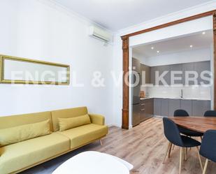 Sala d'estar de Apartament de lloguer en  Barcelona Capital amb Aire condicionat i Balcó