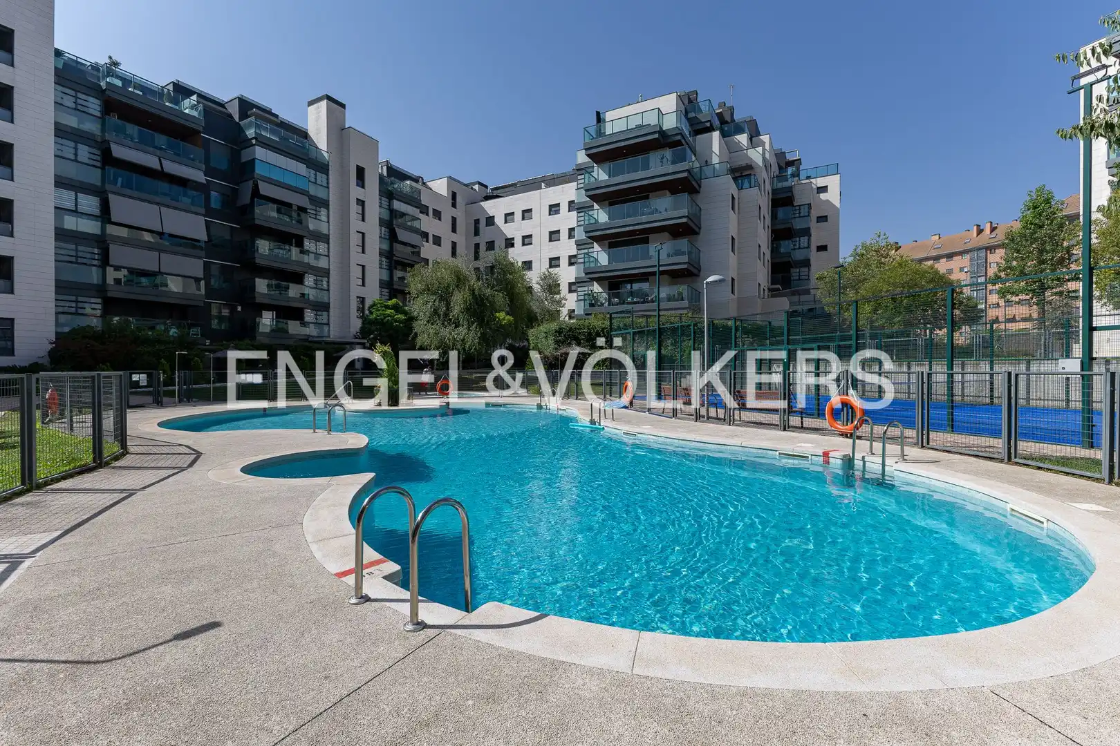 Piscina de Piso en venta en Madrid con Aire acondicionado, Calefacción y Parquet