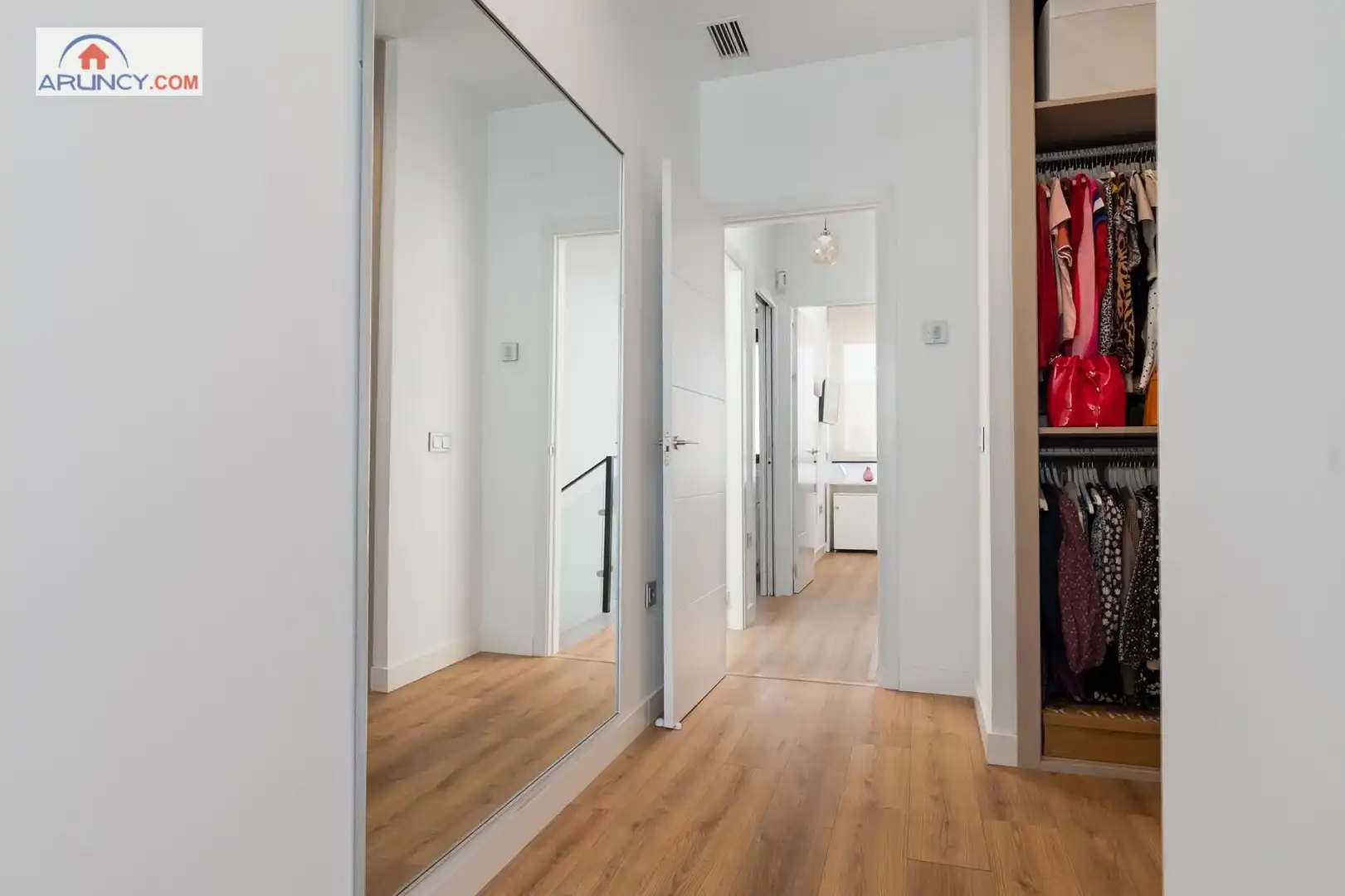 Casa adosada en venta en Dos Hermanas con Aire acondicionado, Jardín privado y Terraza