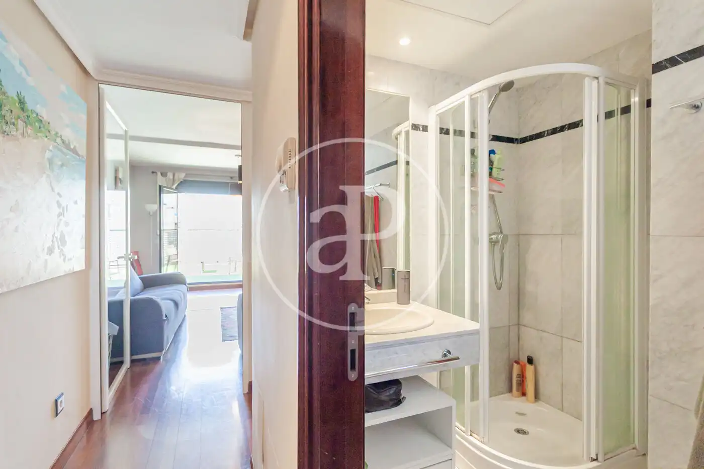 Baño de Casa adosada en venta en Madrid con Aire acondicionado, Calefacción y Jardín privado