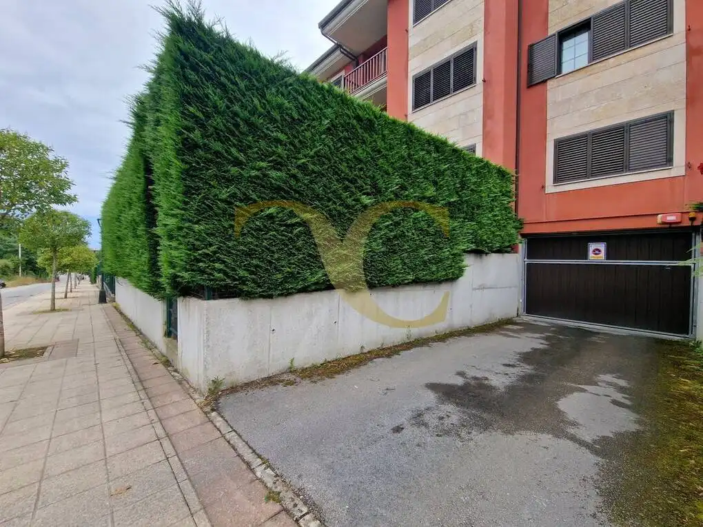 Parking de Piso en venta en Llanes con Calefacción, Terraza y Amueblado