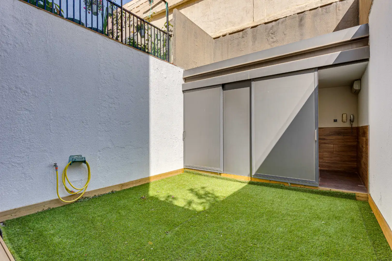 Terraza de Casa adosada en venta en Barcelona con Aire acondicionado, Calefacción y Jardín privado