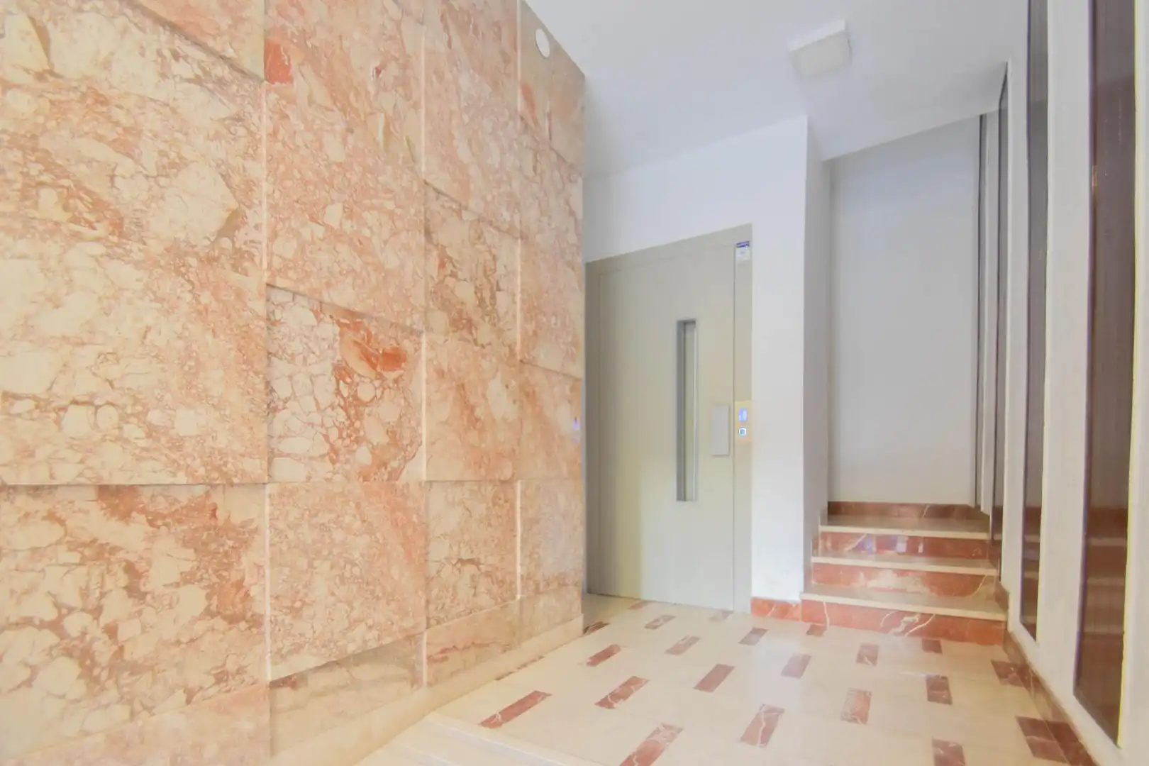 Flat for sale in Granada  with Balcony
