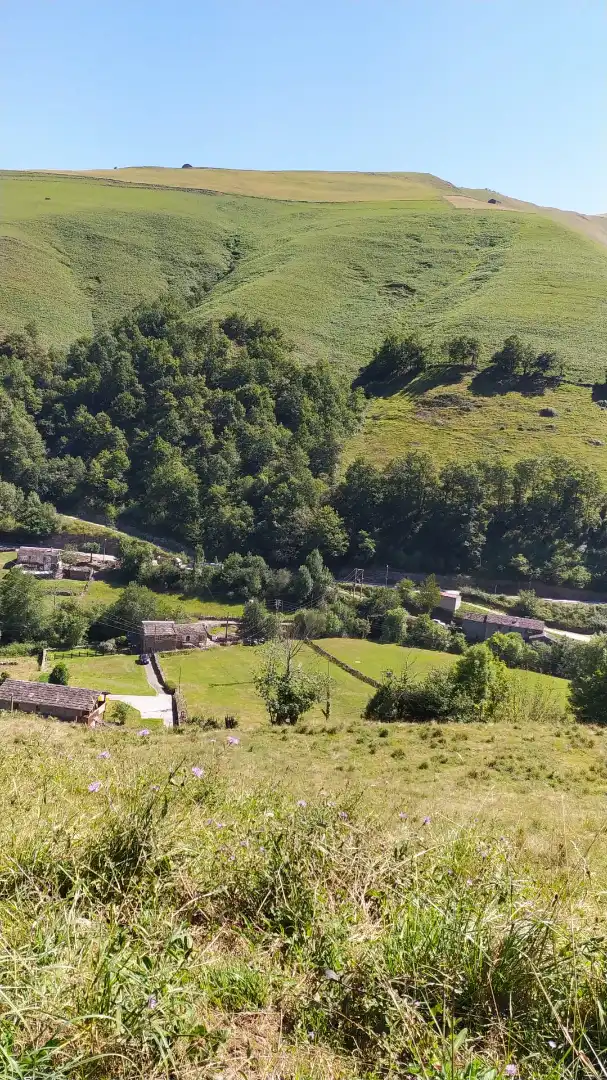 Vista exterior de Casa o xalet en venda en Vega de Pas amb Jardí privat
