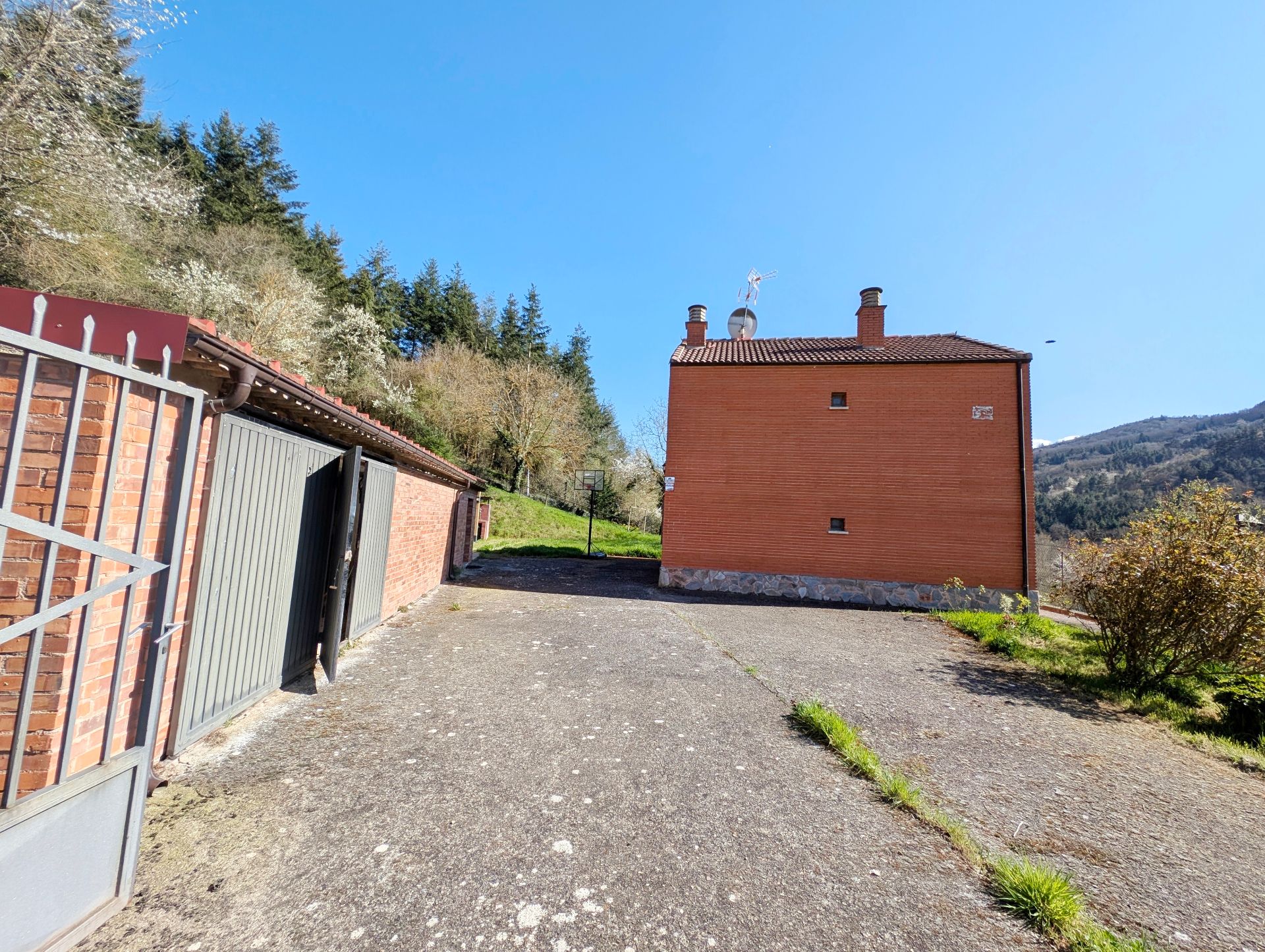 Exterior view of House or chalet for sale in Santurdejo  with Heating, Private garden and Terrace