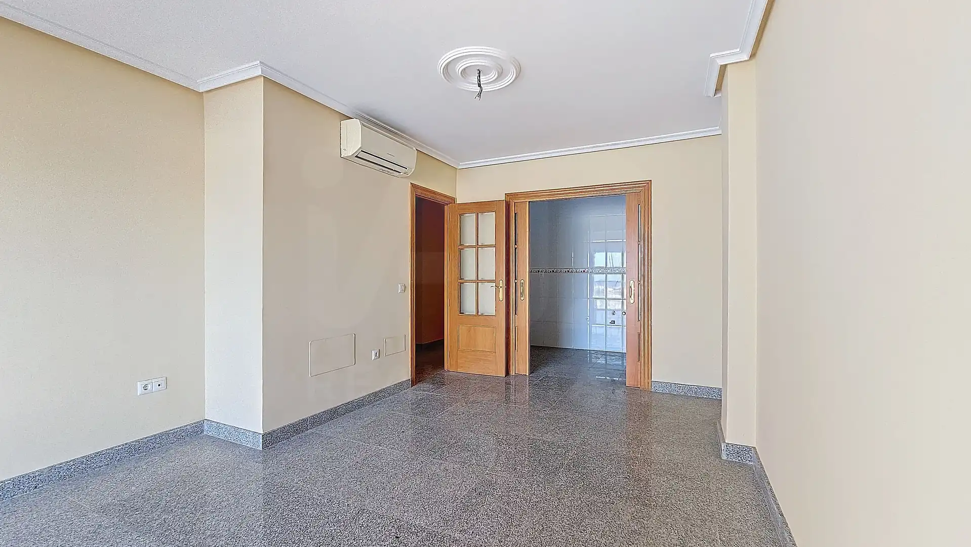 Piso en venta en Roquetas de Mar con Aire acondicionado y Terraza
