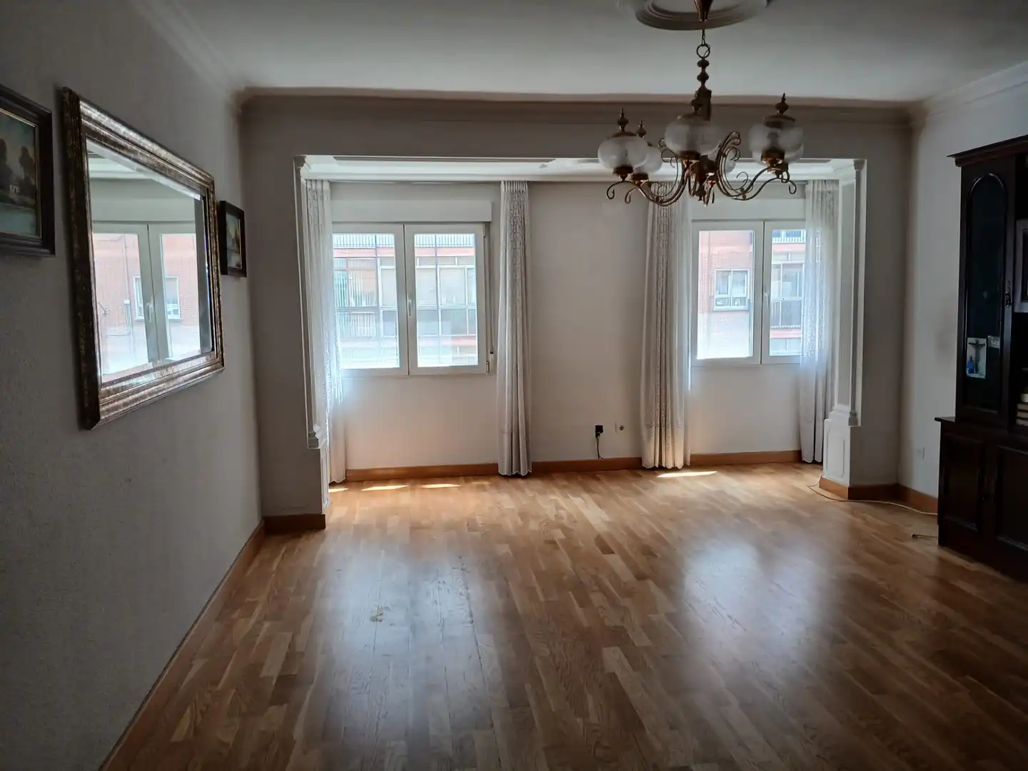 Sala d'estar de Pis en venda en Valladolid amb Calefacció, Parquet i Terrassa