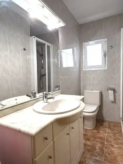 Bany de Àtic en venda en Sant Boi de Llobregat amb Aire condicionat, Calefacció i Parquet